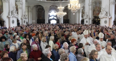 Pielgrzymka Żywego Różańca do Krzeszowa