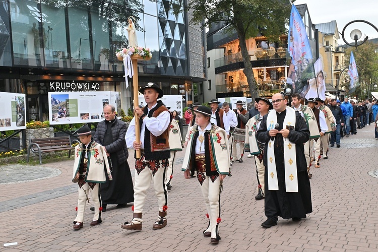 Męski Różaniec na Krupówkach 