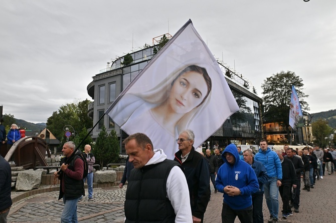 Męski Różaniec na Krupówkach 