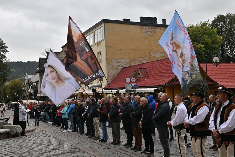 Męski Różaniec na Krupówkach 