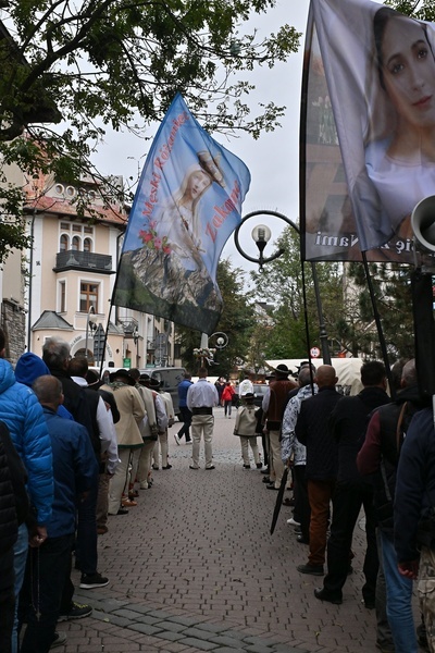 Męski Różaniec na Krupówkach 