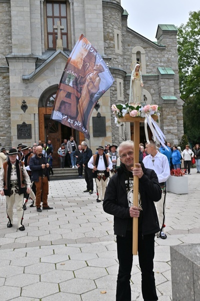 Męski Różaniec na Krupówkach 