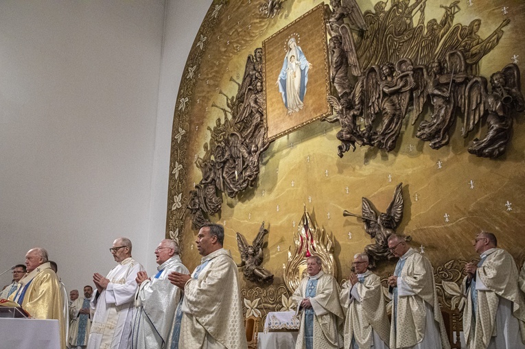 Sanktuarium Matki Bożej Różańcowej - Pośredniczki Wszelkich Łask w Piasecznie