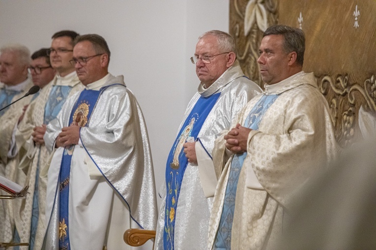 Sanktuarium Matki Bożej Różańcowej - Pośredniczki Wszelkich Łask w Piasecznie