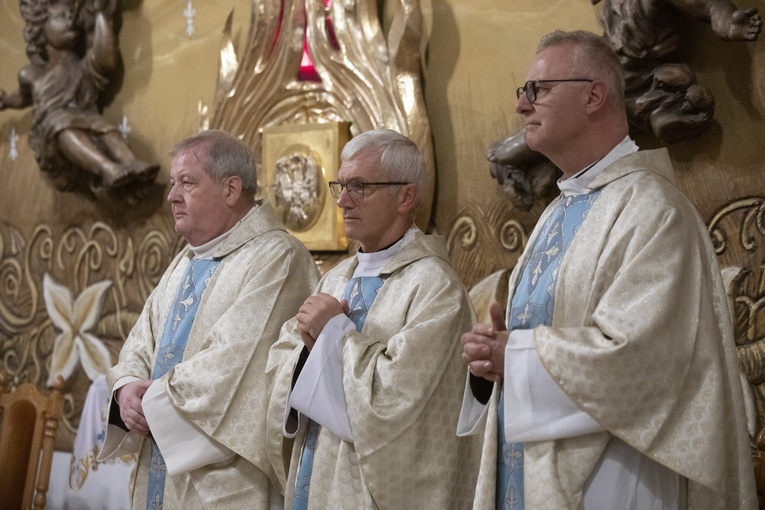 Sanktuarium Matki Bożej Różańcowej - Pośredniczki Wszelkich Łask w Piasecznie