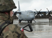 Szef MON: lada chwila dwa samoloty C-130 Hercules wystartują do Izraela
