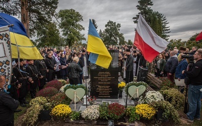 Polacy ufundowali pomnik nagrobny ukraińskiemu żołnierzowi na Wołyniu