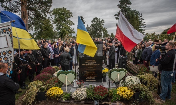 Polacy ufundowali pomnik nagrobny ukraińskiemu żołnierzowi na Wołyniu