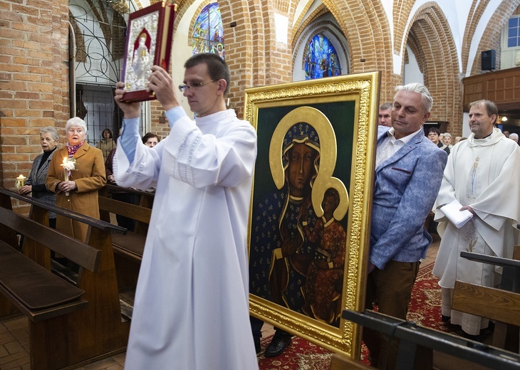 Wprowadzenie obrazu do karlińskiego kościoła, cz. 1