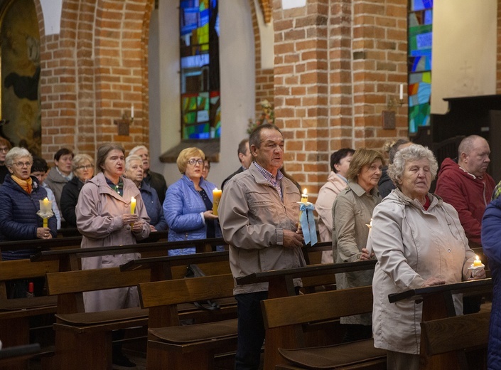 Wprowadzenie obrazu do karlińskiego kościoła, cz. 1