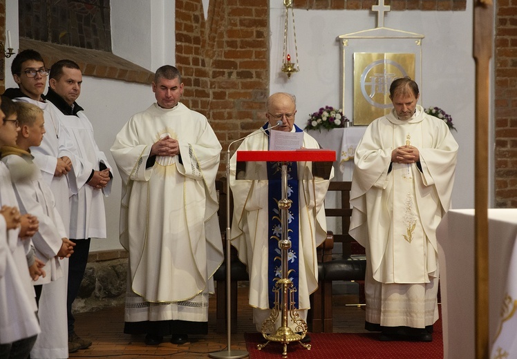 Wprowadzenie obrazu do karlińskiego kościoła, cz. 1