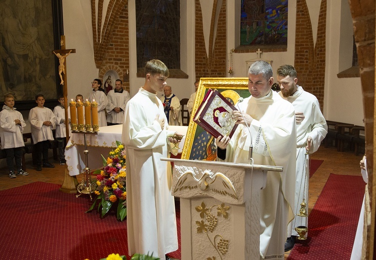 Wprowadzenie obrazu do karlińskiego kościoła, cz. 2