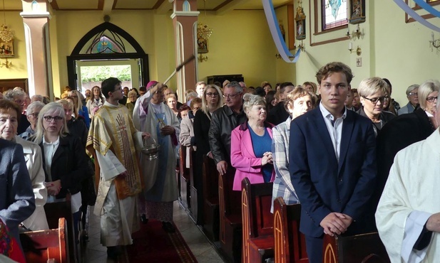 Uroczystości poświęcenia kościoła przewodniczyl bp Roman Pindel.