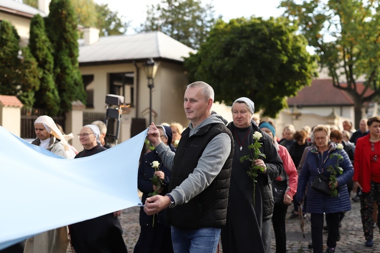 X Diecezjalna Pielgrzymka Kobiet - wędrówka cz. 2