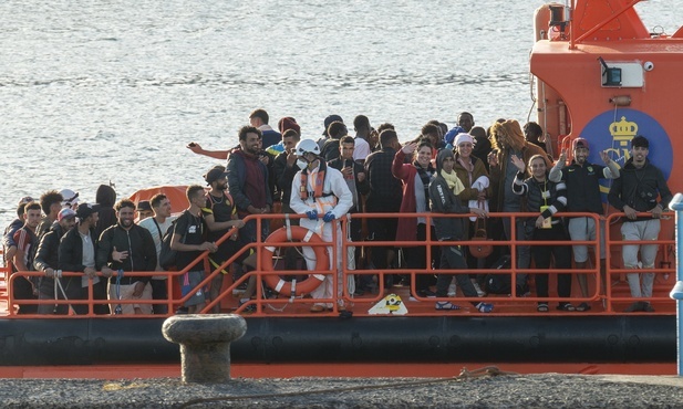 Hiszpania: Od piątku przybyło blisko 2 tys. nielegalnych imigrantów z Afryki