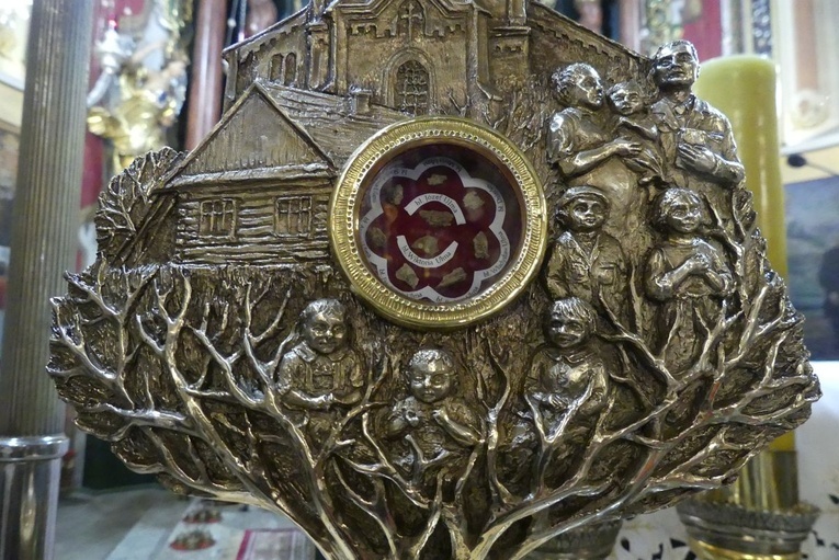 Zakończenie peregrynacji relikwii bł. rodziny Ulmów w Rychwałdzie