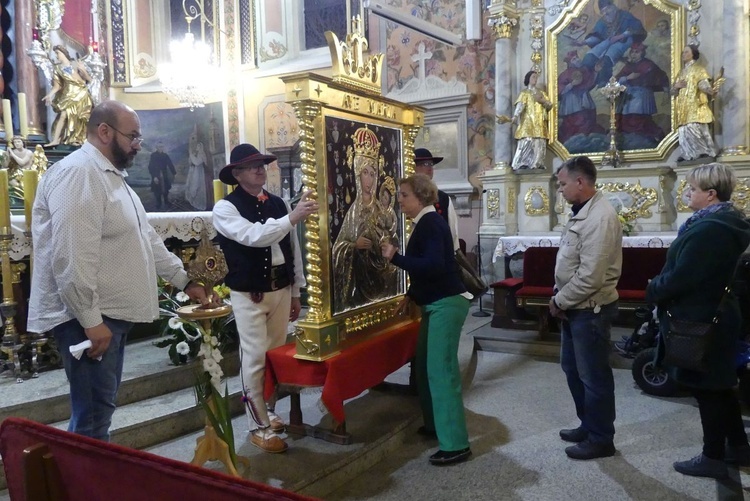 Zakończenie peregrynacji relikwii bł. rodziny Ulmów w Rychwałdzie