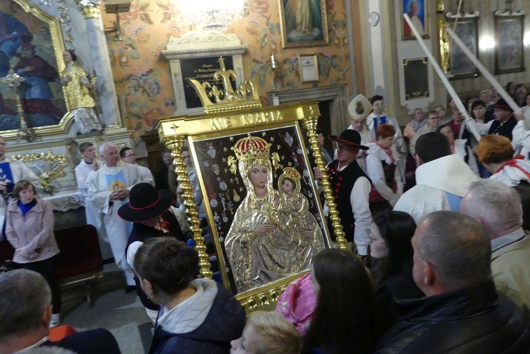 Zakończenie peregrynacji relikwii bł. rodziny Ulmów w Rychwałdzie