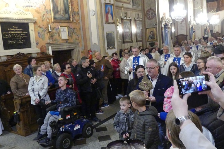 Zakończenie peregrynacji relikwii bł. rodziny Ulmów w Rychwałdzie