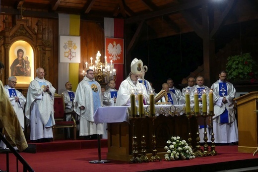 Zakończenie peregrynacji relikwii bł. rodziny Ulmów w Rychwałdzie
