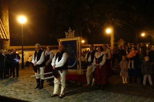 Zakończenie peregrynacji relikwii bł. rodziny Ulmów w Rychwałdzie