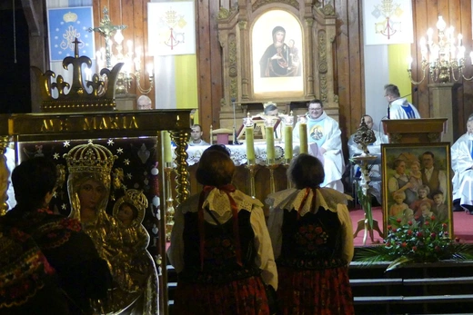 Zakończenie peregrynacji relikwii bł. rodziny Ulmów w Rychwałdzie