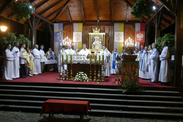 Zakończenie peregrynacji relikwii bł. rodziny Ulmów w Rychwałdzie