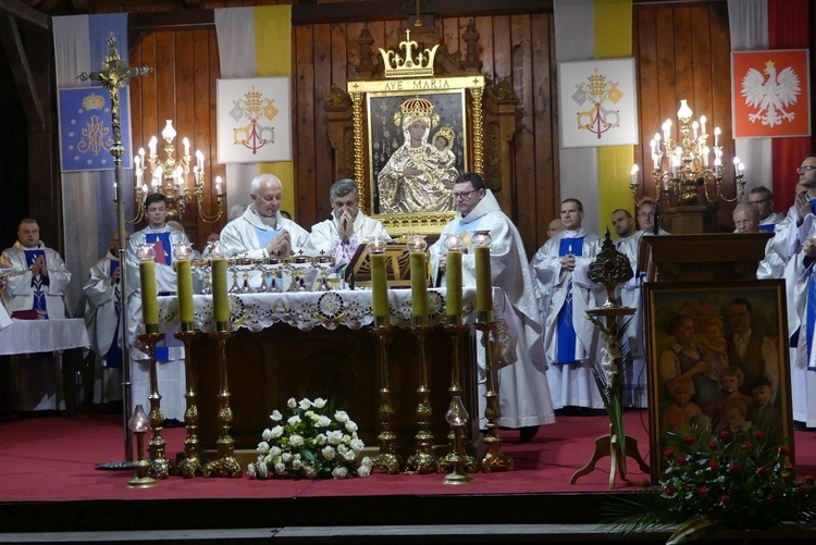 Zakończenie peregrynacji relikwii bł. rodziny Ulmów w Rychwałdzie