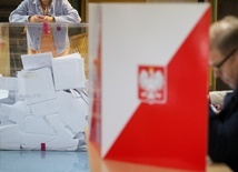 Wyniki sondażu late poll: PiS i KO w dół w stosunku do exit poll, Konfederacja ciut w górę