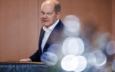 Scholz o nielegalnej migracji: Trzeba deportować ludzi "na dużą skalę"