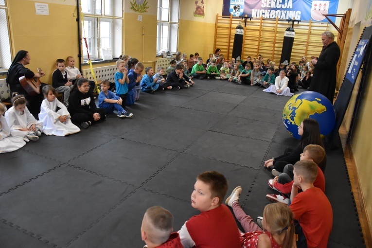 Przasnysz. Różaniec dzieci w intencji pokoju