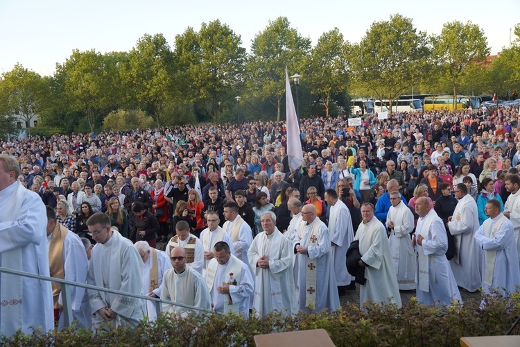 Pielgrzymka do Trzebnicy 2023 - cz. 9 (wejście i Msza św.)