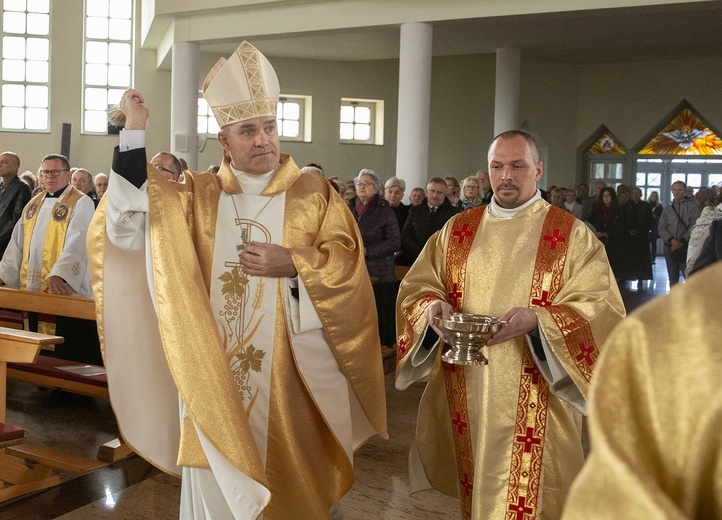 Poświęcenie kościoła w Pile, cz. 1