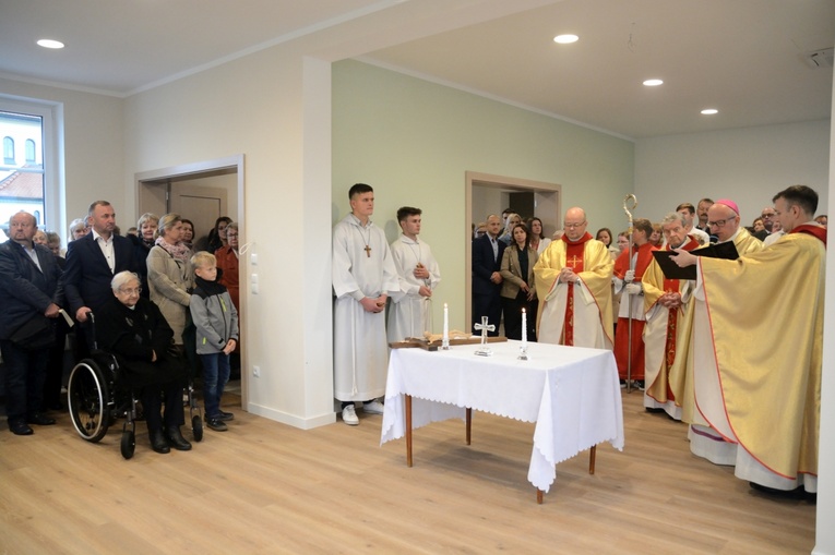 Poświęcenie nowo wybudowanego domu parafialnego w Krośnicy