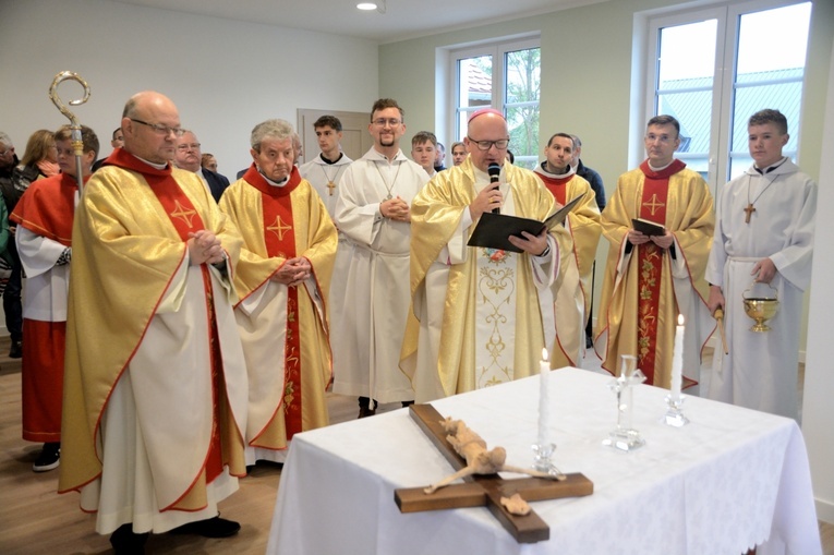 Poświęcenie nowo wybudowanego domu parafialnego w Krośnicy