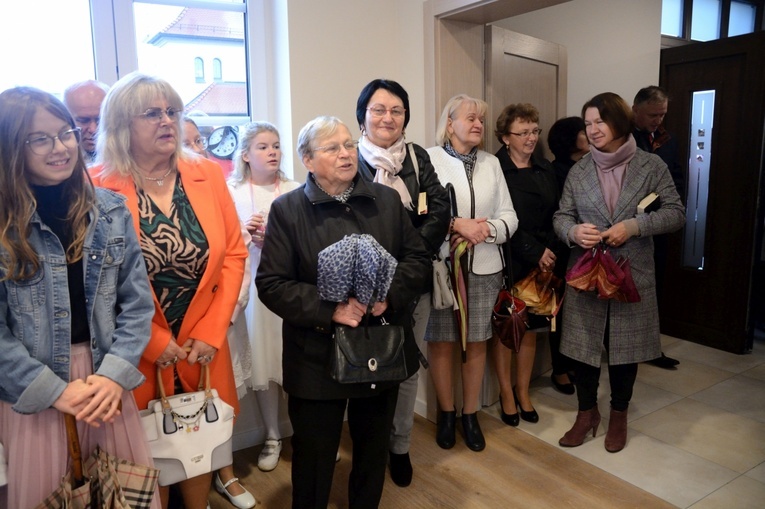 Poświęcenie nowo wybudowanego domu parafialnego w Krośnicy