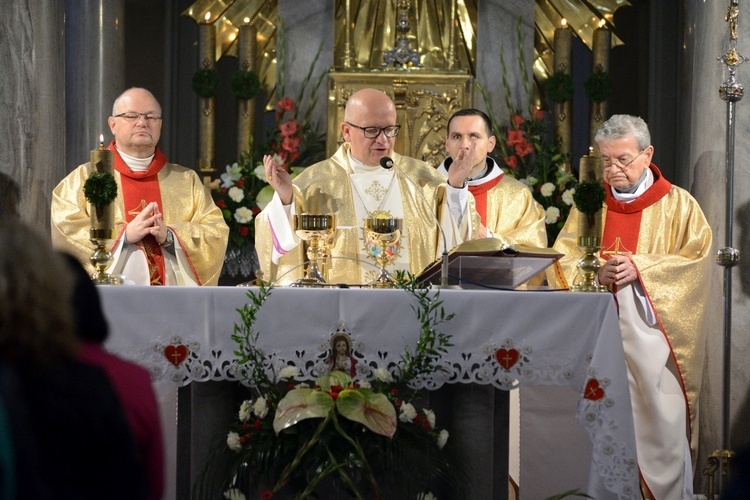 Poświęcenie nowo wybudowanego domu parafialnego w Krośnicy