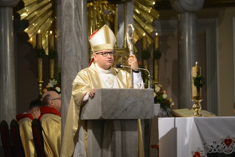 Poświęcenie nowo wybudowanego domu parafialnego w Krośnicy