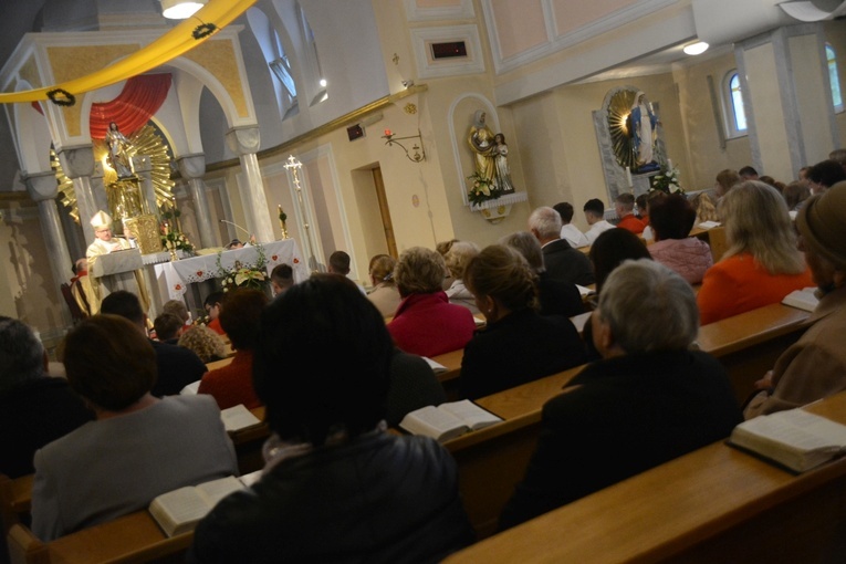 Poświęcenie nowo wybudowanego domu parafialnego w Krośnicy