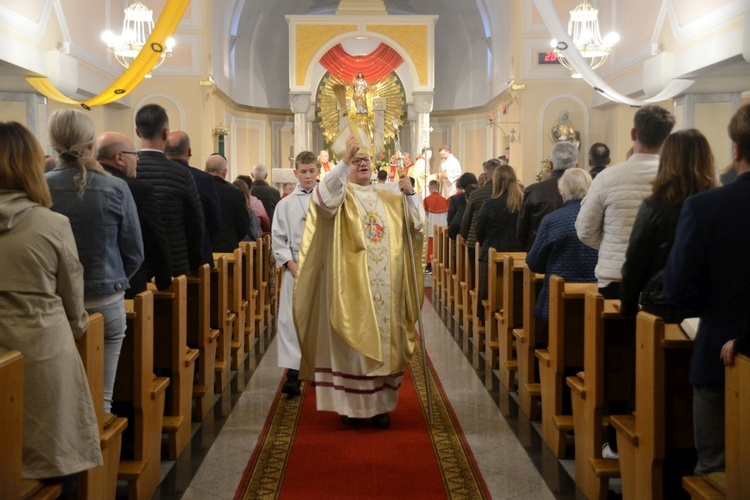 Poświęcenie nowo wybudowanego domu parafialnego w Krośnicy