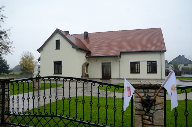 Poświęcenie nowo wybudowanego domu parafialnego w Krośnicy