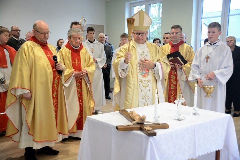 Poświęcenie nowo wybudowanego domu parafialnego w Krośnicy