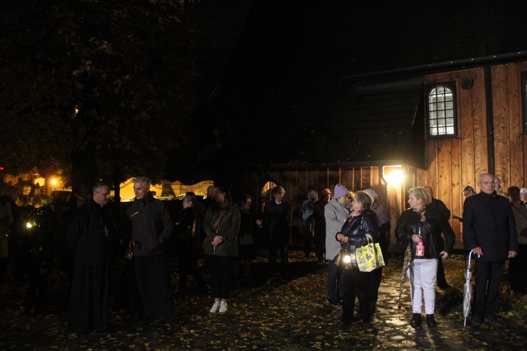 Tarnów. Procesja różańcowa ulicami miasta