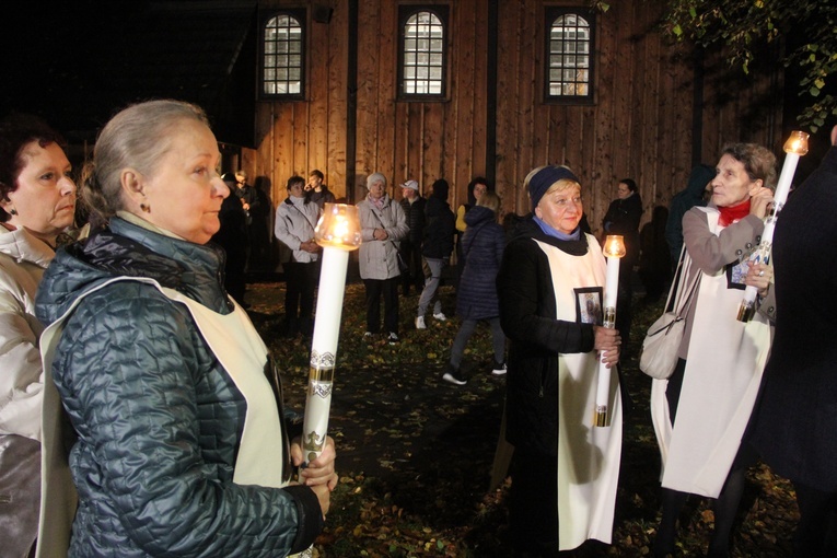 Tarnów. Procesja różańcowa ulicami miasta