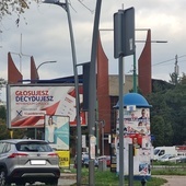 Tychy. Sprzątanie plakatów po wyborach parlamentarnych