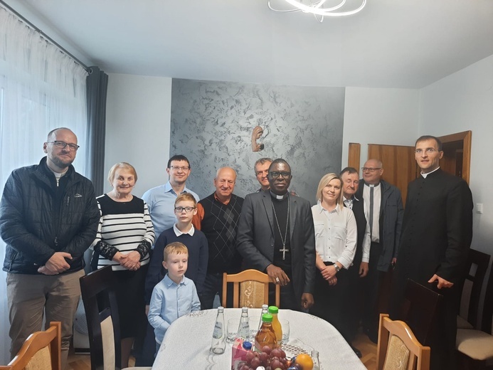 Biskup z Konga odwiedza Kościół tarnowski