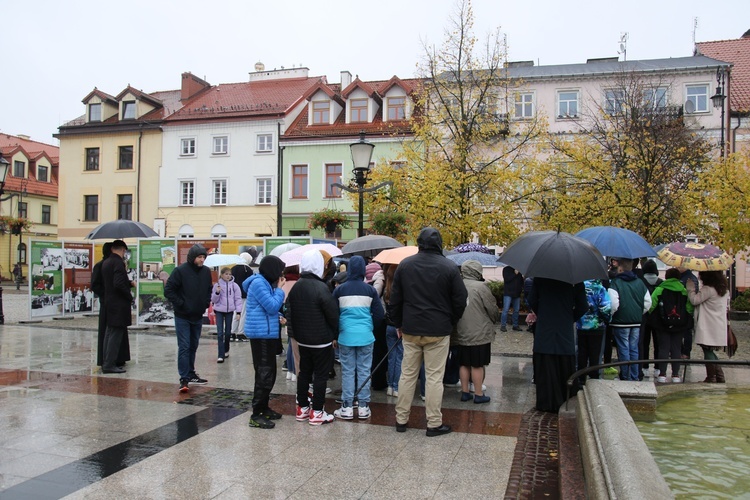 Płock. Wystawa o kard. A. Kozłowieckim