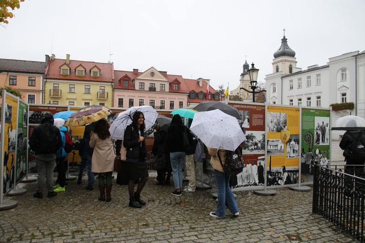 Płock. Wystawa o kard. A. Kozłowieckim
