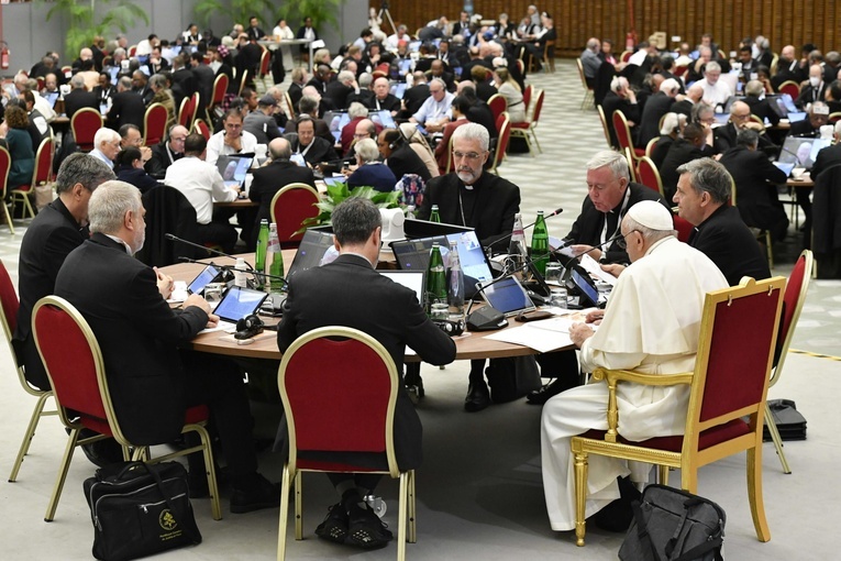 Synod o wkładzie kobiet w życie Kościoła i wysiłkach na rzecz pokoju