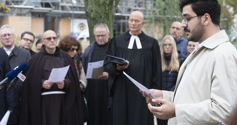 Modlitwa na pl. Grzybowskim: Wierzymy w prawdziwy pokój